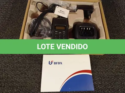 LOTE 032 - 01 RÁDIO COMUNICADOR. (NO ESTADO) ATENÇÃO! FAZER A VISITAÇÃO ANTES DE ARREMATAR, NÃO SABEMOS SE FUNCIONA. LEILÃO NÃO TEM GARANTIA E NEM DEVOLUÇÃO, SUJEITO A POSSÍVEIS AVARIAS VISÍVEIS/OCULTAS E/OU AUSÊNCIA DE COMPONENTES.