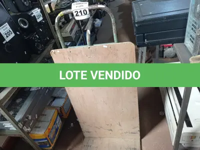 LOTE 210 - 01 CARRINHO PARA TRANSPORTE DE CARGAS. (NO ESTADO) ATENÇÃO! FAZER A VISITAÇÃO ANTES DE ARREMATAR, NÃO SABEMOS SE FUNCIONA. LEILÃO NÃO TEM GARANTIA E NEM DEVOLUÇÃO, SUJEITO A POSSÍVEIS AVARIAS VISÍVEIS/OCULTAS E/OU AUSÊNCIA DE COMPONENTES.