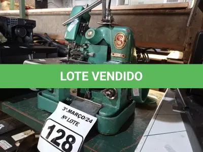 LOTE 128 - 01 MÁQUINA DE COSTURA COM MOTOR. (NO ESTADO) ATENÇÃO! FAZER A VISITAÇÃO ANTES DE ARREMATAR, NÃO SABEMOS SE FUNCIONA. LEILÃO NÃO TEM GARANTIA E NEM DEVOLUÇÃO, SUJEITO A POSSÍVEIS AVARIAS VISÍVEIS/OCULTAS E/OU AUSÊNCIA DE COMPONENTES.