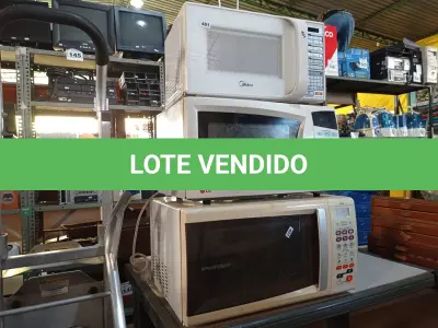 LOTE 243 - 03 MICRO-ONDAS MARCAS E MODELOS DIVERSOS. (NO ESTADO) ATENÇÃO! FAZER A VISITAÇÃO ANTES DE ARREMATAR, NÃO SABEMOS SE FUNCIONA. LEILÃO NÃO TEM GARANTIA E NEM DEVOLUÇÃO, SUJEITO A POSSÍVEIS AVARIAS VISÍVEIS/OCULTAS E/OU AUSÊNCIA DE COMPONENTES.