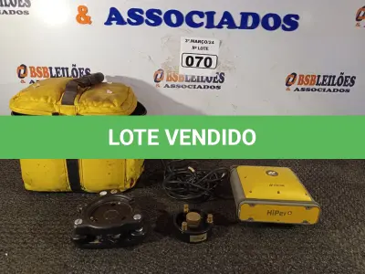 LOTE 070 - 01 APARELHO GPS TOPCON HIPER. (NO ESTADO) ATENÇÃO! FAZER A VISITAÇÃO ANTES DE ARREMATAR, NÃO SABEMOS SE FUNCIONA. LEILÃO NÃO TEM GARANTIA E NEM DEVOLUÇÃO, SUJEITO A POSSÍVEIS AVARIAS VISÍVEIS/OCULTAS E/OU AUSÊNCIA DE COMPONENTES.