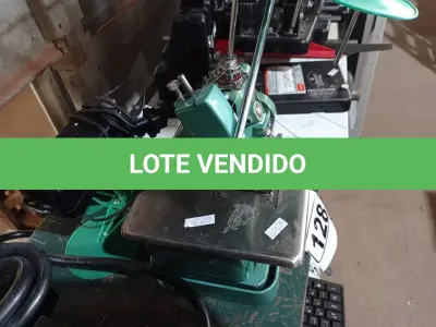 LOTE 128 - 01 MÁQUINA DE COSTURA COM MOTOR. (NO ESTADO) ATENÇÃO! FAZER A VISITAÇÃO ANTES DE ARREMATAR, NÃO SABEMOS SE FUNCIONA. LEILÃO NÃO TEM GARANTIA E NEM DEVOLUÇÃO, SUJEITO A POSSÍVEIS AVARIAS VISÍVEIS/OCULTAS E/OU AUSÊNCIA DE COMPONENTES.