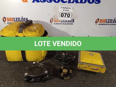 LOTE 070 - 01 APARELHO GPS TOPCON HIPER. (NO ESTADO) ATENÇÃO! FAZER A VISITAÇÃO ANTES DE ARREMATAR, NÃO SABEMOS SE FUNCIONA. LEILÃO NÃO TEM GARANTIA E NEM DEVOLUÇÃO, SUJEITO A POSSÍVEIS AVARIAS VISÍVEIS/OCULTAS E/OU AUSÊNCIA DE COMPONENTES.