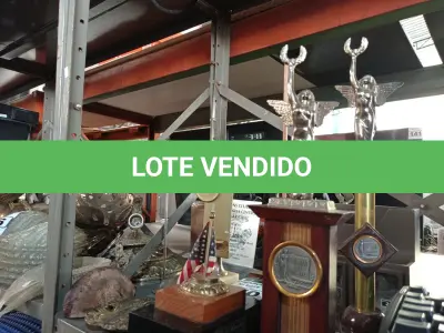LOTE 170 - 01 LOTE COM VÁRIOS TROFÉUS. (NO ESTADO) ATENÇÃO! FAZER A VISITAÇÃO ANTES DE ARREMATAR, NÃO SABEMOS SE FUNCIONA. LEILÃO NÃO TEM GARANTIA E NEM DEVOLUÇÃO, SUJEITO A POSSÍVEIS AVARIAS VISÍVEIS/OCULTAS E/OU AUSÊNCIA DE COMPONENTES.