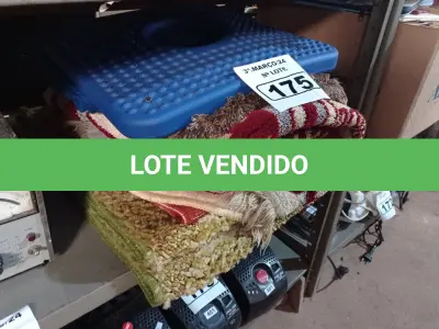 LOTE 175 - 01 LOTE COM VÁRIOS TAPETES. (NO ESTADO) ATENÇÃO! FAZER A VISITAÇÃO ANTES DE ARREMATAR, NÃO SABEMOS SE FUNCIONA. LEILÃO NÃO TEM GARANTIA E NEM DEVOLUÇÃO, SUJEITO A POSSÍVEIS AVARIAS VISÍVEIS/OCULTAS E/OU AUSÊNCIA DE COMPONENTES.