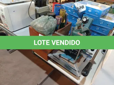 LOTE 245 - 01 MÁQUINA PARA TIPOGRAFIA COM ACESSÓRIOS. (NO ESTADO) ATENÇÃO! FAZER A VISITAÇÃO ANTES DE ARREMATAR, NÃO SABEMOS SE FUNCIONA. LEILÃO NÃO TEM GARANTIA E NEM DEVOLUÇÃO, SUJEITO A POSSÍVEIS AVARIAS VISÍVEIS/OCULTAS E/OU AUSÊNCIA DE COMPONENTES.