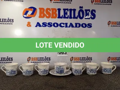 LOTE 063 - 01 CONJUNTO DE XICARAS COM 07 PEÇAS SENDO 01 COM PIRES. (NO ESTADO) ATENÇÃO! FAZER A VISITAÇÃO ANTES DE ARREMATAR, NÃO SABEMOS SE FUNCIONA. LEILÃO NÃO TEM GARANTIA E NEM DEVOLUÇÃO, SUJEITO A POSSÍVEIS AVARIAS VISÍVEIS/OCULTAS E/OU AUSÊNCIA DE COMPONENTES.