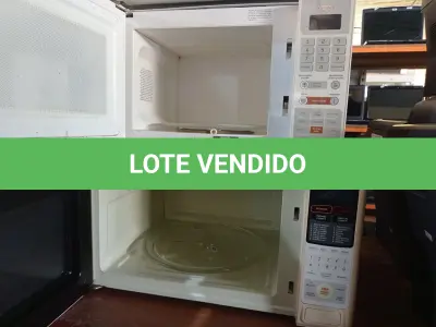 LOTE 253 - 03 MICRO-ONDAS MARCAS E MODELOS DIVERSOS. (NO ESTADO) ATENÇÃO! FAZER A VISITAÇÃO ANTES DE ARREMATAR, NÃO SABEMOS SE FUNCIONA. LEILÃO NÃO TEM GARANTIA E NEM DEVOLUÇÃO, SUJEITO A POSSÍVEIS AVARIAS VISÍVEIS/OCULTAS E/OU AUSÊNCIA DE COMPONENTES.