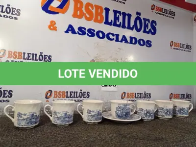 LOTE 063 - 01 CONJUNTO DE XICARAS COM 07 PEÇAS SENDO 01 COM PIRES. (NO ESTADO) ATENÇÃO! FAZER A VISITAÇÃO ANTES DE ARREMATAR, NÃO SABEMOS SE FUNCIONA. LEILÃO NÃO TEM GARANTIA E NEM DEVOLUÇÃO, SUJEITO A POSSÍVEIS AVARIAS VISÍVEIS/OCULTAS E/OU AUSÊNCIA DE COMPONENTES.