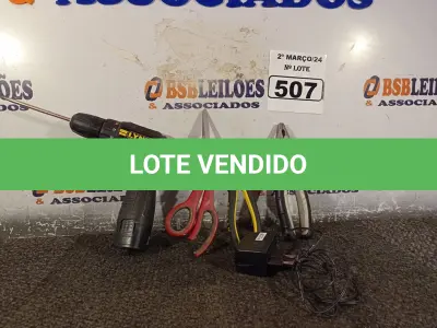 LOTE 507 - 02 ALICATES, 01 TESOURA E 01 PARAFUSADEIRA.  (NO ESTADO) ATENÇÃO! FAZER A VISITAÇÃO ANTES DE ARREMATAR, NÃO SABEMOS SE FUNCIONA. LEILÃO NÃO TEM GARANTIA E NEM DEVOLUÇÃO, SUJEITO A POSSÍVEIS AVARIAS VISÍVEIS/OCULTAS E/OU AUSÊNCIA DE COMPONENTES.