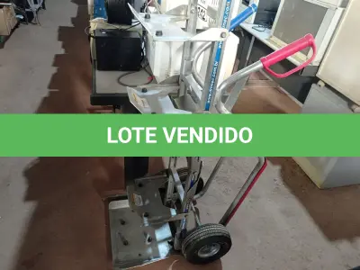 LOTE 242 - 01 CARRINHO PARA TRANSPORTE DE CARGAS. (NO ESTADO) ATENÇÃO! FAZER A VISITAÇÃO ANTES DE ARREMATAR, NÃO SABEMOS SE FUNCIONA. LEILÃO NÃO TEM GARANTIA E NEM DEVOLUÇÃO, SUJEITO A POSSÍVEIS AVARIAS VISÍVEIS/OCULTAS E/OU AUSÊNCIA DE COMPONENTES.