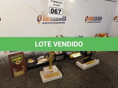 LOTE 067 - 01 LOTE COM PLACAS COMEMORATIVAS DIVERSAS. (NO ESTADO) ATENÇÃO! FAZER A VISITAÇÃO ANTES DE ARREMATAR, NÃO SABEMOS SE FUNCIONA. LEILÃO NÃO TEM GARANTIA E NEM DEVOLUÇÃO, SUJEITO A POSSÍVEIS AVARIAS VISÍVEIS/OCULTAS E/OU AUSÊNCIA DE COMPONENTES.
