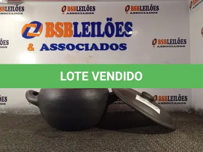 LOTE 090 - 01 PANELA DE BARRO. (NO ESTADO) ATENÇÃO! FAZER A VISITAÇÃO ANTES DE ARREMATAR, NÃO SABEMOS SE FUNCIONA. LEILÃO NÃO TEM GARANTIA E NEM DEVOLUÇÃO, SUJEITO A POSSÍVEIS AVARIAS VISÍVEIS/OCULTAS E/OU AUSÊNCIA DE COMPONENTES.