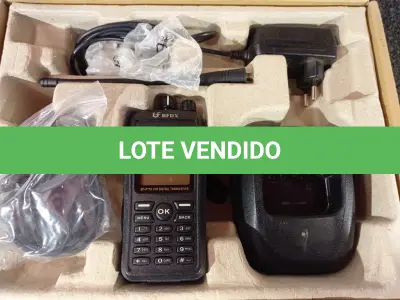 LOTE 044 - 01 RÁDIO COMUNICADOR. (NO ESTADO) ATENÇÃO! FAZER A VISITAÇÃO ANTES DE ARREMATAR, NÃO SABEMOS SE FUNCIONA. LEILÃO NÃO TEM GARANTIA E NEM DEVOLUÇÃO, SUJEITO A POSSÍVEIS AVARIAS VISÍVEIS/OCULTAS E/OU AUSÊNCIA DE COMPONENTES.