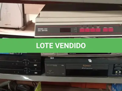 LOTE 200 - 02 DVR, 02 VIDEOCASSETES E 01 APARELHO BIORAD GEL DRYER. (NO ESTADO) ATENÇÃO! FAZER A VISITAÇÃO ANTES DE ARREMATAR, NÃO SABEMOS SE FUNCIONA. LEILÃO NÃO TEM GARANTIA E NEM DEVOLUÇÃO, SUJEITO A POSSÍVEIS AVARIAS VISÍVEIS/OCULTAS E/OU AUSÊNCIA DE COMPONENTES.