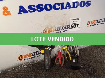 LOTE 507 - 02 ALICATES, 01 TESOURA E 01 PARAFUSADEIRA.  (NO ESTADO) ATENÇÃO! FAZER A VISITAÇÃO ANTES DE ARREMATAR, NÃO SABEMOS SE FUNCIONA. LEILÃO NÃO TEM GARANTIA E NEM DEVOLUÇÃO, SUJEITO A POSSÍVEIS AVARIAS VISÍVEIS/OCULTAS E/OU AUSÊNCIA DE COMPONENTES.