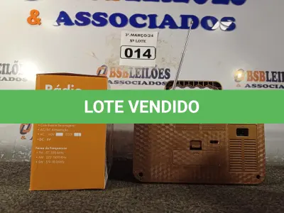 LOTE 014 - 01 RADIO AM/FM/SW/USB/CARTÃO DE MEMÓRIA/AUXILIAR/RECEPTOR DE 3BANDAS. (NO ESTADO) ATENÇÃO! FAZER A VISITAÇÃO ANTES DE ARREMATAR, NÃO SABEMOS SE FUNCIONA. LEILÃO NÃO TEM GARANTIA E NEM DEVOLUÇÃO, SUJEITO A POSSÍVEIS AVARIAS VISÍVEIS/OCULTAS E/OU AUSÊNCIA DE COMPONENTES.