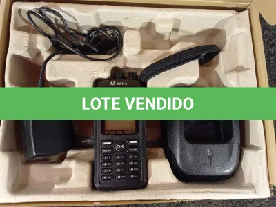 LOTE 007 - 01 RÁDIO COMUNICADOR. (NO ESTADO) ATENÇÃO! FAZER A VISITAÇÃO ANTES DE ARREMATAR, NÃO SABEMOS SE FUNCIONA. LEILÃO NÃO TEM GARANTIA E NEM DEVOLUÇÃO, SUJEITO A POSSÍVEIS AVARIAS VISÍVEIS/OCULTAS E/OU AUSÊNCIA DE COMPONENTES.