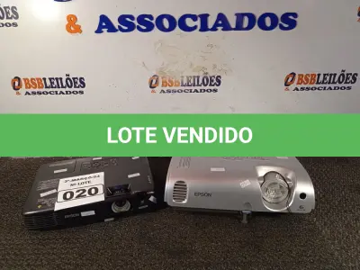 LOTE 020 - 02 PROJETORES MULTIMIDIA MARCAS E MODELOS DIVERSOS PARA RETIRADA DE PEÇAS. (NO ESTADO) ATENÇÃO! FAZER A VISITAÇÃO ANTES DE ARREMATAR, NÃO SABEMOS SE FUNCIONA. LEILÃO NÃO TEM GARANTIA E NEM DEVOLUÇÃO, SUJEITO A POSSÍVEIS AVARIAS VISÍVEIS/OCULTAS E/OU AUSÊNCIA DE COMPONENTES.