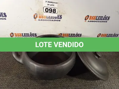 LOTE 098 - 01 PANELA DE BARRO. (NO ESTADO) ATENÇÃO! FAZER A VISITAÇÃO ANTES DE ARREMATAR, NÃO SABEMOS SE FUNCIONA. LEILÃO NÃO TEM GARANTIA E NEM DEVOLUÇÃO, SUJEITO A POSSÍVEIS AVARIAS VISÍVEIS/OCULTAS E/OU AUSÊNCIA DE COMPONENTES.