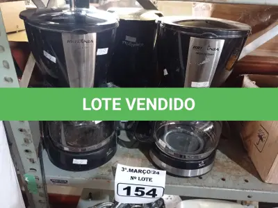 LOTE 154 - 03 CAFETEIRAS MARCAS E MODELOS DIVERSOS. (NO ESTADO) ATENÇÃO! FAZER A VISITAÇÃO ANTES DE ARREMATAR, NÃO SABEMOS SE FUNCIONA. LEILÃO NÃO TEM GARANTIA E NEM DEVOLUÇÃO, SUJEITO A POSSÍVEIS AVARIAS VISÍVEIS/OCULTAS E/OU AUSÊNCIA DE COMPONENTES.