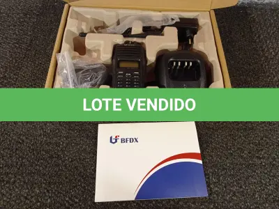 LOTE 049 - 01 RÁDIO COMUNICADOR. (NO ESTADO) ATENÇÃO! FAZER A VISITAÇÃO ANTES DE ARREMATAR, NÃO SABEMOS SE FUNCIONA. LEILÃO NÃO TEM GARANTIA E NEM DEVOLUÇÃO, SUJEITO A POSSÍVEIS AVARIAS VISÍVEIS/OCULTAS E/OU AUSÊNCIA DE COMPONENTES.