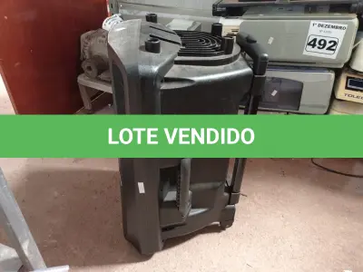 LOTE 205 - 01 CAIXA DE SOM AMPLIFICADA MARCA TRC. (NO ESTADO) ATENÇÃO! FAZER A VISITAÇÃO ANTES DE ARREMATAR, NÃO SABEMOS SE FUNCIONA. LEILÃO NÃO TEM GARANTIA E NEM DEVOLUÇÃO, SUJEITO A POSSÍVEIS AVARIAS VISÍVEIS/OCULTAS E/OU AUSÊNCIA DE COMPONENTES.