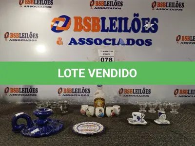 LOTE 078 - 01 LOTE COM OBJETOS DECORATIVOS DIVERSOS. (NO ESTADO) ATENÇÃO! FAZER A VISITAÇÃO ANTES DE ARREMATAR, NÃO SABEMOS SE FUNCIONA. LEILÃO NÃO TEM GARANTIA E NEM DEVOLUÇÃO, SUJEITO A POSSÍVEIS AVARIAS VISÍVEIS/OCULTAS E/OU AUSÊNCIA DE COMPONENTES.