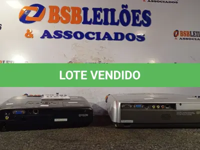 LOTE 020 - 02 PROJETORES MULTIMIDIA MARCAS E MODELOS DIVERSOS PARA RETIRADA DE PEÇAS. (NO ESTADO) ATENÇÃO! FAZER A VISITAÇÃO ANTES DE ARREMATAR, NÃO SABEMOS SE FUNCIONA. LEILÃO NÃO TEM GARANTIA E NEM DEVOLUÇÃO, SUJEITO A POSSÍVEIS AVARIAS VISÍVEIS/OCULTAS E/OU AUSÊNCIA DE COMPONENTES.
