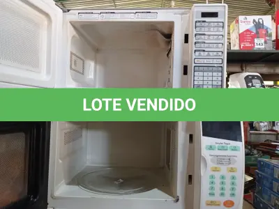 LOTE 243 - 03 MICRO-ONDAS MARCAS E MODELOS DIVERSOS. (NO ESTADO) ATENÇÃO! FAZER A VISITAÇÃO ANTES DE ARREMATAR, NÃO SABEMOS SE FUNCIONA. LEILÃO NÃO TEM GARANTIA E NEM DEVOLUÇÃO, SUJEITO A POSSÍVEIS AVARIAS VISÍVEIS/OCULTAS E/OU AUSÊNCIA DE COMPONENTES.
