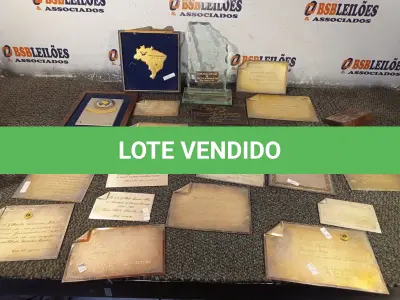 LOTE 066 - 01 LOTE COM VÁRIAS PLACAS COMEMORATIVAS. (NO ESTADO) ATENÇÃO! FAZER A VISITAÇÃO ANTES DE ARREMATAR, NÃO SABEMOS SE FUNCIONA. LEILÃO NÃO TEM GARANTIA E NEM DEVOLUÇÃO, SUJEITO A POSSÍVEIS AVARIAS VISÍVEIS/OCULTAS E/OU AUSÊNCIA DE COMPONENTES.