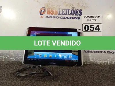 LOTE 054 - 01 TABLET SAMSUNG TAB2 TELA 10” COM CABO. (NO ESTADO) ATENÇÃO! FAZER A VISITAÇÃO ANTES DE ARREMATAR, NÃO SABEMOS SE FUNCIONA. LEILÃO NÃO TEM GARANTIA E NEM DEVOLUÇÃO, SUJEITO A POSSÍVEIS AVARIAS VISÍVEIS/OCULTAS E/OU AUSÊNCIA DE COMPONENTES.