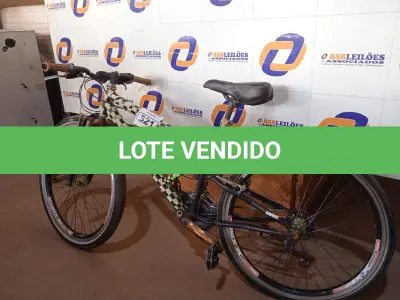 LOTE 521 - 01 BICICLETA COM QUADRO DE MOLA. (NO ESTADO) ATENÇÃO! FAZER A VISITAÇÃO ANTES DE ARREMATAR, NÃO SABEMOS SE FUNCIONA. LEILÃO NÃO TEM GARANTIA E NEM DEVOLUÇÃO, SUJEITO A POSSÍVEIS AVARIAS VISÍVEIS/OCULTAS E/OU AUSÊNCIA DE COMPONENTES.
