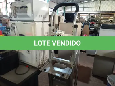 LOTE 242 - 01 CARRINHO PARA TRANSPORTE DE CARGAS. (NO ESTADO) ATENÇÃO! FAZER A VISITAÇÃO ANTES DE ARREMATAR, NÃO SABEMOS SE FUNCIONA. LEILÃO NÃO TEM GARANTIA E NEM DEVOLUÇÃO, SUJEITO A POSSÍVEIS AVARIAS VISÍVEIS/OCULTAS E/OU AUSÊNCIA DE COMPONENTES.