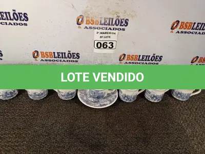 LOTE 063 - 01 CONJUNTO DE XICARAS COM 07 PEÇAS SENDO 01 COM PIRES. (NO ESTADO) ATENÇÃO! FAZER A VISITAÇÃO ANTES DE ARREMATAR, NÃO SABEMOS SE FUNCIONA. LEILÃO NÃO TEM GARANTIA E NEM DEVOLUÇÃO, SUJEITO A POSSÍVEIS AVARIAS VISÍVEIS/OCULTAS E/OU AUSÊNCIA DE COMPONENTES.