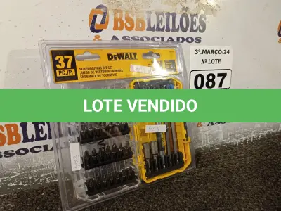 LOTE 087 - 01 KIT JOGO 37 PEÇAS PARA PARAFUSADEIRA DEWALT COM ESTOJO. (NO ESTADO) ATENÇÃO! FAZER A VISITAÇÃO ANTES DE ARREMATAR, NÃO SABEMOS SE FUNCIONA. LEILÃO NÃO TEM GARANTIA E NEM DEVOLUÇÃO, SUJEITO A POSSÍVEIS AVARIAS VISÍVEIS/OCULTAS E/OU AUSÊNCIA DE COMPONENTES.