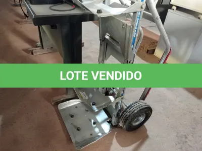 LOTE 242 - 01 CARRINHO PARA TRANSPORTE DE CARGAS. (NO ESTADO) ATENÇÃO! FAZER A VISITAÇÃO ANTES DE ARREMATAR, NÃO SABEMOS SE FUNCIONA. LEILÃO NÃO TEM GARANTIA E NEM DEVOLUÇÃO, SUJEITO A POSSÍVEIS AVARIAS VISÍVEIS/OCULTAS E/OU AUSÊNCIA DE COMPONENTES.