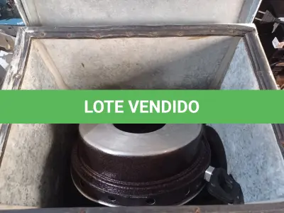 LOTE 276 - 01 CAIXA TÉRMICA E 01 KIT PARA CHURRASCO. (NO ESTADO) ATENÇÃO! FAZER A VISITAÇÃO ANTES DE ARREMATAR, NÃO SABEMOS SE FUNCIONA. LEILÃO NÃO TEM GARANTIA E NEM DEVOLUÇÃO, SUJEITO A POSSÍVEIS AVARIAS VISÍVEIS/OCULTAS E/OU AUSÊNCIA DE COMPONENTES.