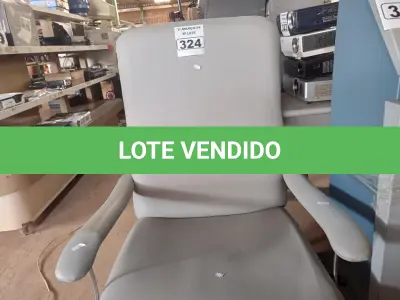 LOTE 324 - 01 POLTRONA DE DESCANSO. (NO ESTADO) ATENÇÃO! FAZER A VISITAÇÃO ANTES DE ARREMATAR, NÃO SABEMOS SE FUNCIONA. LEILÃO NÃO TEM GARANTIA E NEM DEVOLUÇÃO, SUJEITO A POSSÍVEIS AVARIAS VISÍVEIS/OCULTAS E/OU AUSÊNCIA DE COMPONENTES.