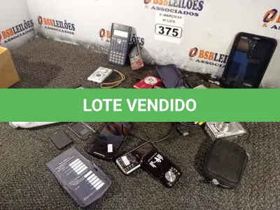LOTE 375 - 01 LOTE COM VÁRIAS CÂMERAS FOTOGRÁFICAS DIGITAL. (NO ESTADO) ATENÇÃO! FAZER A VISITAÇÃO ANTES DE ARREMATAR, NÃO SABEMOS SE FUNCIONA. LEILÃO NÃO TEM GARANTIA E NEM DEVOLUÇÃO, SUJEITO A POSSÍVEIS AVARIAS VISÍVEIS/OCULTAS E/OU AUSÊNCIA DE COMPONENTES.