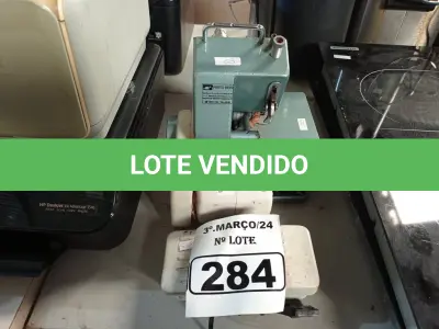 LOTE 284 - 01 MÁQUINA DE COSTURA COM MOTOR. (NO ESTADO) ATENÇÃO! FAZER A VISITAÇÃO ANTES DE ARREMATAR, NÃO SABEMOS SE FUNCIONA. LEILÃO NÃO TEM GARANTIA E NEM DEVOLUÇÃO, SUJEITO A POSSÍVEIS AVARIAS VISÍVEIS/OCULTAS E/OU AUSÊNCIA DE COMPONENTES.