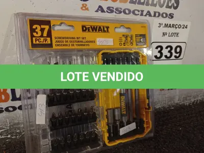 LOTE 339 - 01 KIT JOGO 37 PEÇAS PARA PARAFUSADEIRA DEWALT COM ESTOJO. (NO ESTADO) ATENÇÃO! FAZER A VISITAÇÃO ANTES DE ARREMATAR, NÃO SABEMOS SE FUNCIONA. LEILÃO NÃO TEM GARANTIA E NEM DEVOLUÇÃO, SUJEITO A POSSÍVEIS AVARIAS VISÍVEIS/OCULTAS E/OU AUSÊNCIA DE COMPONENTES.
