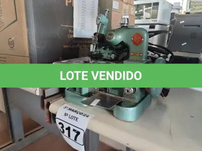 LOTE 317 - 01 MÁQUINA DE COSTURA COM MOTOR. (NO ESTADO) ATENÇÃO! FAZER A VISITAÇÃO ANTES DE ARREMATAR, NÃO SABEMOS SE FUNCIONA. LEILÃO NÃO TEM GARANTIA E NEM DEVOLUÇÃO, SUJEITO A POSSÍVEIS AVARIAS VISÍVEIS/OCULTAS E/OU AUSÊNCIA DE COMPONENTES.