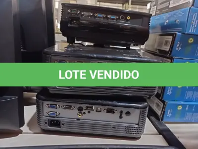 LOTE 309 - 05 PROJETORES MULTIMIDIA MARCAS E MODELOS DIVERSOS PARA RETIRADA DE PEÇAS. (NO ESTADO) ATENÇÃO! FAZER A VISITAÇÃO ANTES DE ARREMATAR, NÃO SABEMOS SE FUNCIONA. LEILÃO NÃO TEM GARANTIA E NEM DEVOLUÇÃO, SUJEITO A POSSÍVEIS AVARIAS VISÍVEIS/OCULTAS E/OU AUSÊNCIA DE COMPONENTES.