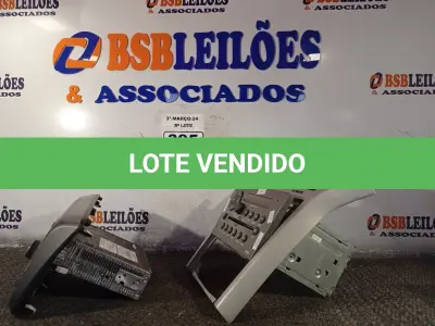 LOTE 395 - 02 CENTRAIS MULTIMIDIA MARCAS E MODELOS DIVERSOS. (NO ESTADO) ATENÇÃO! FAZER A VISITAÇÃO ANTES DE ARREMATAR, NÃO SABEMOS SE FUNCIONA. LEILÃO NÃO TEM GARANTIA E NEM DEVOLUÇÃO, SUJEITO A POSSÍVEIS AVARIAS VISÍVEIS/OCULTAS E/OU AUSÊNCIA DE COMPONENTES.