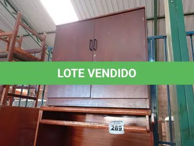 LOTE 289 - 01 ARMÁRIO BAIXO E 02 MESAS EM MADEIRA. (NO ESTADO) ATENÇÃO! FAZER A VISITAÇÃO ANTES DE ARREMATAR, NÃO SABEMOS SE FUNCIONA. LEILÃO NÃO TEM GARANTIA E NEM DEVOLUÇÃO, SUJEITO A POSSÍVEIS AVARIAS VISÍVEIS/OCULTAS E/OU AUSÊNCIA DE COMPONENTES.