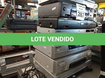LOTE 287 - 07 APARELHOS DE DVD E 03 VIDEOCASSETES MARCAS E MODELOS DIVERSOS. (NO ESTADO) ATENÇÃO! FAZER A VISITAÇÃO ANTES DE ARREMATAR, NÃO SABEMOS SE FUNCIONA. LEILÃO NÃO TEM GARANTIA E NEM DEVOLUÇÃO, SUJEITO A POSSÍVEIS AVARIAS VISÍVEIS/OCULTAS E/OU AUSÊNCIA DE COMPONENTES.