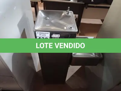 LOTE 430 - 01 BEBEDOURO DE COLUNA EM INOX 220V. (NO ESTADO) ATENÇÃO! FAZER A VISITAÇÃO ANTES DE ARREMATAR, NÃO SABEMOS SE FUNCIONA. LEILÃO NÃO TEM GARANTIA E NEM DEVOLUÇÃO, SUJEITO A POSSÍVEIS AVARIAS VISÍVEIS/OCULTAS E/OU AUSÊNCIA DE COMPONENTES.