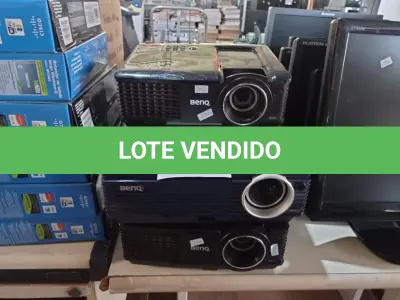LOTE 309 - 05 PROJETORES MULTIMIDIA MARCAS E MODELOS DIVERSOS PARA RETIRADA DE PEÇAS. (NO ESTADO) ATENÇÃO! FAZER A VISITAÇÃO ANTES DE ARREMATAR, NÃO SABEMOS SE FUNCIONA. LEILÃO NÃO TEM GARANTIA E NEM DEVOLUÇÃO, SUJEITO A POSSÍVEIS AVARIAS VISÍVEIS/OCULTAS E/OU AUSÊNCIA DE COMPONENTES.