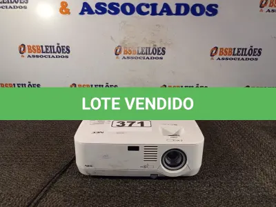 LOTE 371 - 01 PROJETOR MULTIMIDIA MARCA NEC. (NO ESTADO) ATENÇÃO! FAZER A VISITAÇÃO ANTES DE ARREMATAR, NÃO SABEMOS SE FUNCIONA. LEILÃO NÃO TEM GARANTIA E NEM DEVOLUÇÃO, SUJEITO A POSSÍVEIS AVARIAS VISÍVEIS/OCULTAS E/OU AUSÊNCIA DE COMPONENTES.